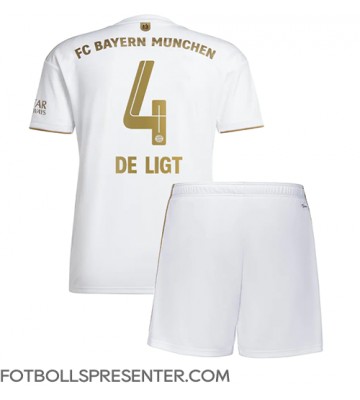 Bayern Munich Matthijs de Ligt #4 Bortatröja Barn 2022-23 Kortärmad (+ korta byxor)
